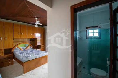 Casa - Térrea com 4 dormitórios (sendo 3 suite(s)) a 400,00 metros praia.