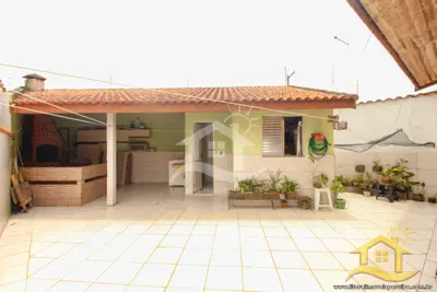 Casa - com Mezanino com 3 dormitórios (sendo 1 suite(s)) a 0,00 metros praia.