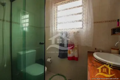 Casa - com Mezanino com 3 dormitórios (sendo 1 suite(s)) a 0,00 metros praia.