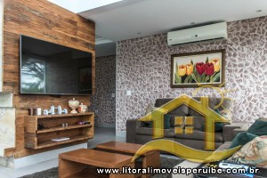Casa - Assobradada com 5 dormitórios (sendo 5 suite(s)) a 0,00 metros praia.