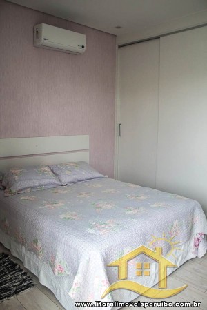 Casa - Assobradada com 5 dormitórios (sendo 5 suite(s)) a 0,00 metros praia.