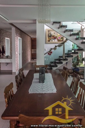 Casa - Assobradada com 5 dormitórios (sendo 5 suite(s)) a 0,00 metros praia.