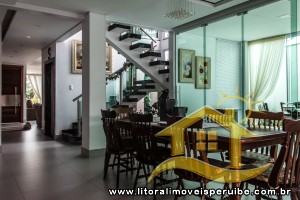 Casa - Assobradada com 5 dormitórios (sendo 5 suite(s)) a 0,00 metros praia.