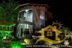 Casa - Assobradada com 5 dormitórios (sendo 5 suite(s)) a 0,00 metros praia.