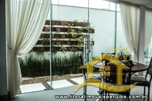 Casa - Assobradada com 5 dormitórios (sendo 5 suite(s)) a 0,00 metros praia.