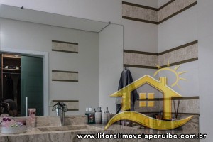 Casa - Assobradada com 5 dormitórios (sendo 5 suite(s)) a 0,00 metros praia.