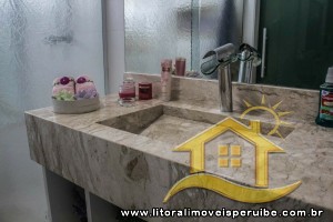 Casa - Assobradada com 5 dormitórios (sendo 5 suite(s)) a 0,00 metros praia.