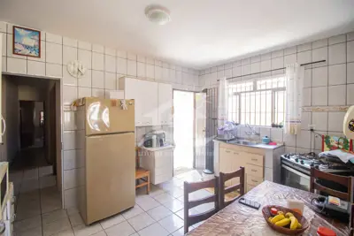 Casa - Térrea com 2 dormitórios (sendo 1 suite(s)) a 2000,00 metros praia.