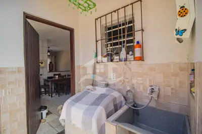 Casa - Térrea com 2 dormitórios (sendo 1 suite(s)) a 2000,00 metros praia.