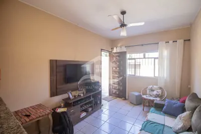 Casa - Térrea com 2 dormitórios (sendo 1 suite(s)) a 2000,00 metros praia.