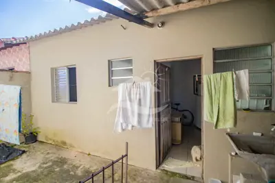 Casa - Térrea com 2 dormitórios (sendo 1 suite(s)) a 2000,00 metros praia.