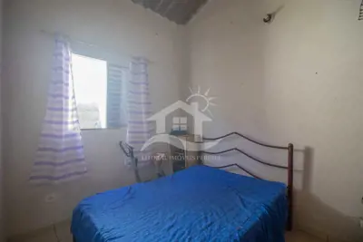 Casa - Térrea com 2 dormitórios (sendo 1 suite(s)) a 2000,00 metros praia.