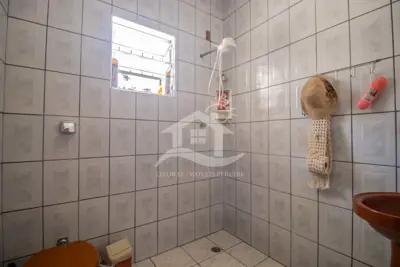 Casa - Térrea com 2 dormitórios (sendo 1 suite(s)) a 2000,00 metros praia.