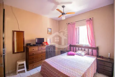 Casa - Térrea com 2 dormitórios (sendo 1 suite(s)) a 2000,00 metros praia.