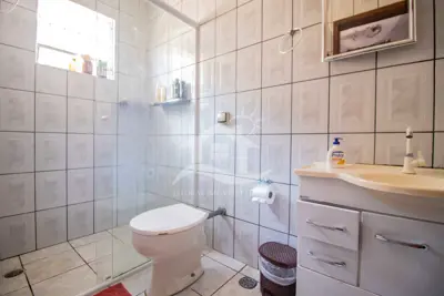 Casa - Térrea com 2 dormitórios (sendo 1 suite(s)) a 2000,00 metros praia.