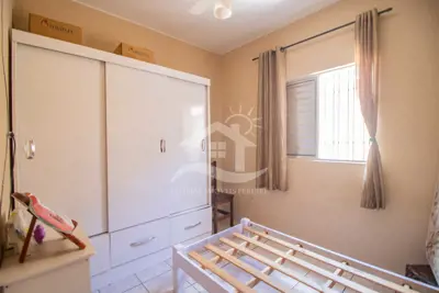 Casa - Térrea com 2 dormitórios (sendo 1 suite(s)) a 2000,00 metros praia.