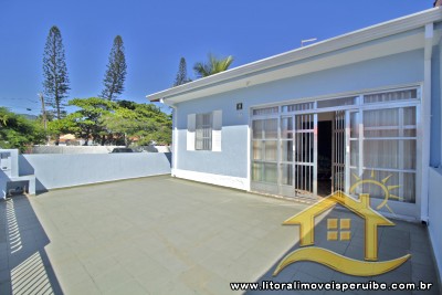 Casa - Térrea com 2 dormitórios (sendo 1 suite(s)) a 50,00 metros praia.