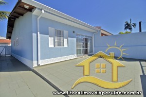 Casa - Térrea com 2 dormitórios (sendo 1 suite(s)) a 50,00 metros praia.