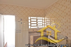 Casa - Térrea com 2 dormitórios (sendo 1 suite(s)) a 50,00 metros praia.