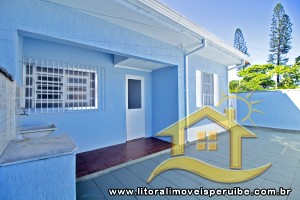 Casa - Térrea com 2 dormitórios (sendo 1 suite(s)) a 50,00 metros praia.