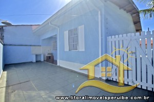 Casa - Térrea com 2 dormitórios (sendo 1 suite(s)) a 50,00 metros praia.