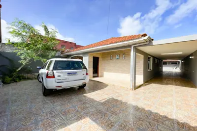 Casa - Térrea com 2 dormitórios (sendo 1 suite(s)) a 1800,00 metros praia.