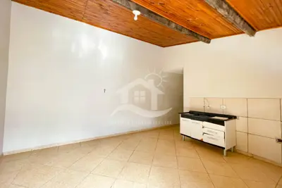 Casa - Térrea com 2 dormitórios (sendo 1 suite(s)) a 1800,00 metros praia.