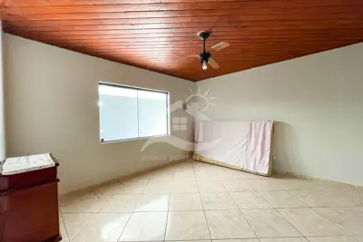 Casa - Térrea com 2 dormitórios (sendo 1 suite(s)) a 1800,00 metros praia.