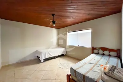 Casa - Térrea com 2 dormitórios (sendo 1 suite(s)) a 1800,00 metros praia.