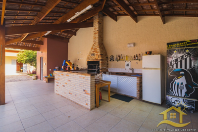 Casa - Térrea com 6 dormitórios (sendo 1 suite(s)) a 0,00 metros praia.