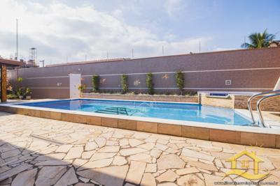 Casa - Térrea com 6 dormitórios (sendo 1 suite(s)) a 0,00 metros praia.