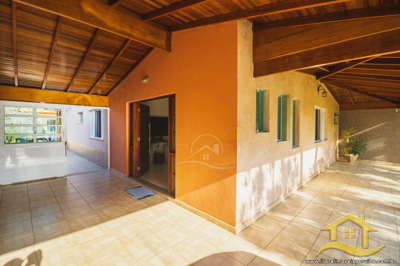 Casa - Térrea com 6 dormitórios (sendo 1 suite(s)) a 0,00 metros praia.