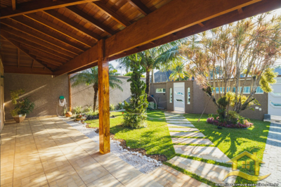 Casa - Térrea com 6 dormitórios (sendo 1 suite(s)) a 0,00 metros praia.