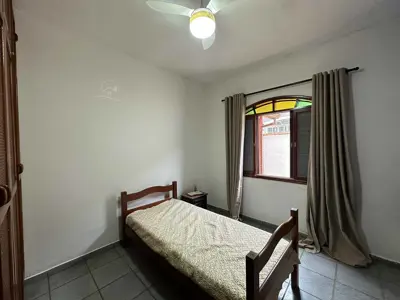 Casa - Térrea com 3 quartos (sendo 1 suite(s)) a 80,00 metros praia.