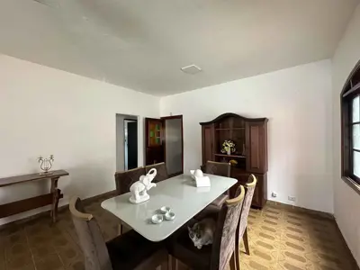 Casa - Térrea com 3 quartos (sendo 1 suite(s)) a 80,00 metros praia.