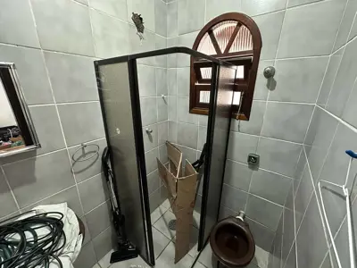 Casa - Térrea com 3 quartos (sendo 1 suite(s)) a 80,00 metros praia.