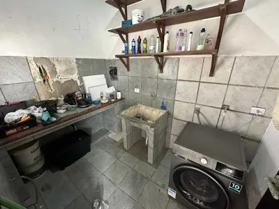 Casa - Térrea com 3 quartos (sendo 1 suite(s)) a 80,00 metros praia.