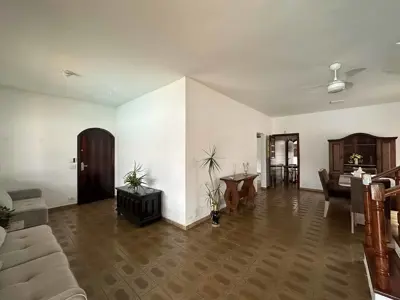 Casa - Térrea com 3 quartos (sendo 1 suite(s)) a 80,00 metros praia.