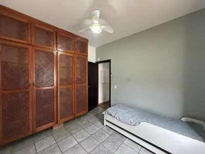 Casa - Térrea com 3 quartos (sendo 1 suite(s)) a 80,00 metros praia.