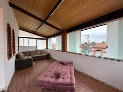 Casa - Térrea com 3 quartos (sendo 1 suite(s)) a 80,00 metros praia.