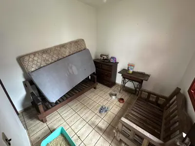 Casa - Térrea com 3 quartos (sendo 1 suite(s)) a 80,00 metros praia.