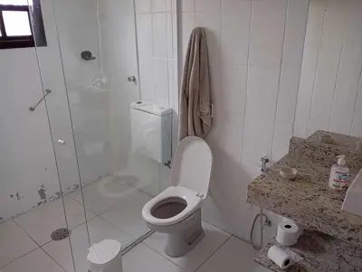 Casa - Térrea com 3 quartos (sendo 1 suite(s)) a 80,00 metros praia.