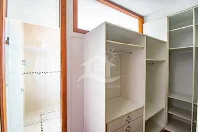 Casa - Sobrado com 3 quartos (sendo 3 suite(s)) a 3,00 metros praia.