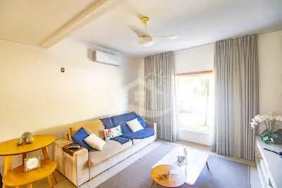 Casa - Sobrado com 3 quartos (sendo 3 suite(s)) a 3,00 metros praia.