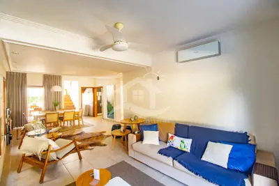 Casa - Sobrado com 3 quartos (sendo 3 suite(s)) a 3,00 metros praia.