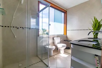 Casa - Sobrado com 3 quartos (sendo 3 suite(s)) a 3,00 metros praia.