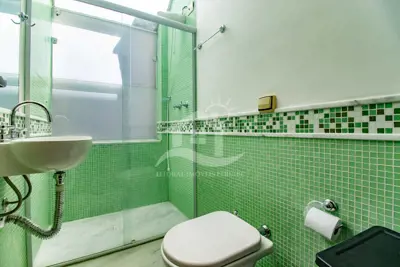 Casa - Sobrado com 3 quartos (sendo 3 suite(s)) a 3,00 metros praia.