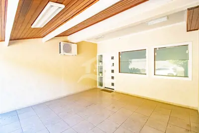 Casa - Sobrado com 3 quartos (sendo 3 suite(s)) a 3,00 metros praia.