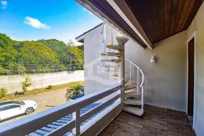 Casa - Sobrado com 3 quartos (sendo 3 suite(s)) a 3,00 metros praia.