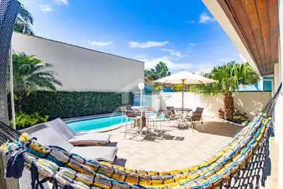 Casa - Sobrado com 3 quartos (sendo 3 suite(s)) a 3,00 metros praia.